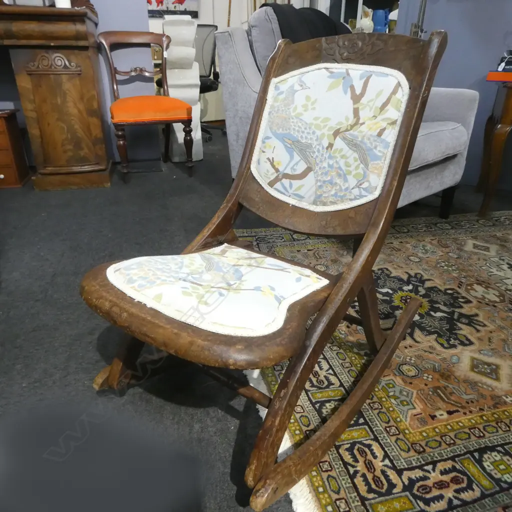 VINTAGE ROCKING CHAIR Image 1++