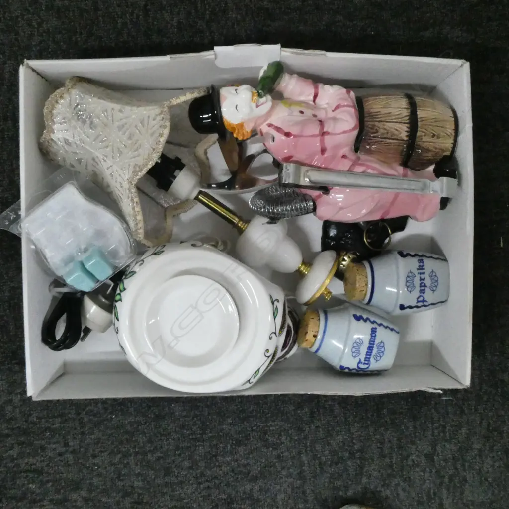 COLLECTABLES, INCLDS; CHARACTER COCKTAIL SET, MARBLE BASED LAMP & CERAMIC SCENT SKULL Image 1++