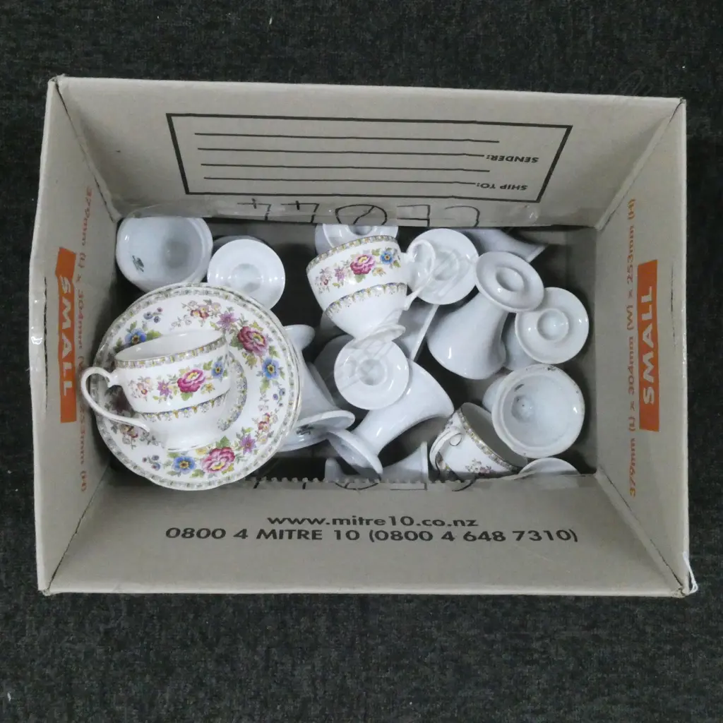 18 GERMAN WHITE CHINA CANDLESTICKS H.85mm + ROYAL GRAFTON 'MALVERN' 3 CUPS, 8 SAUCERS Image 1++