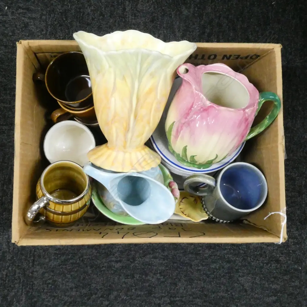 BOX LOT ASSORTED CHINA VW HOTELWARE ETC Image 1++