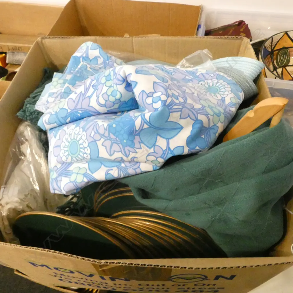 ASST. TABLE MATS, CLOTHS, etc Image 1++