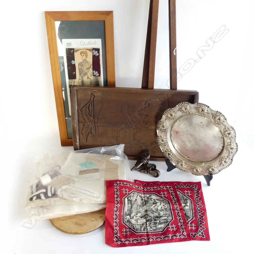 BOX ARTISTS EASEL, VINTAGE CLOTHING PATTERN, CARVED TRAY & OLD FASHION PRINT Image 1++