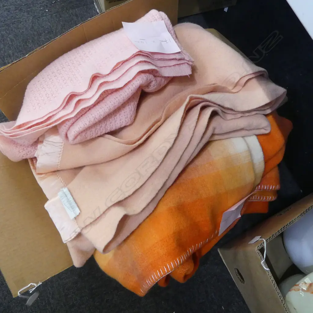 3 WOOL BLANKETS Image 1++