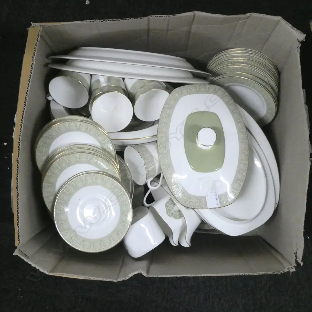 ROYAL DOULTON 'SONNET' PART DINNER SERVICE Image 1++