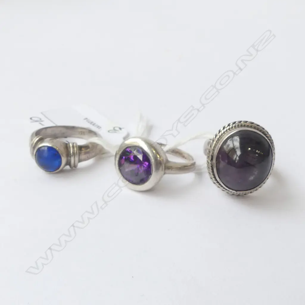 THREE SILVER & COLOURED STONE RINGS Image 1++