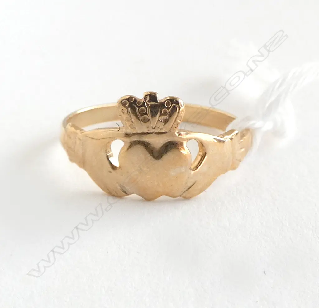 9ct GOLD CLADDAGH RING 1.46gms this traditional Irish ring represents love - loyalty and friendship SIZE L Image 1++
