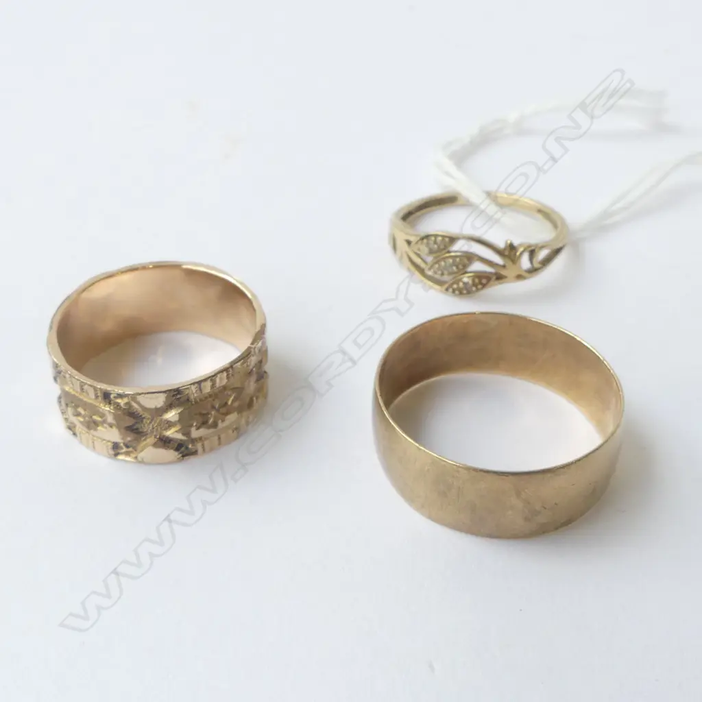 GOLD RINGS; 2 9CT 5.1grms + 1 'GOLD SHELL' (SIZE U BAND)  Small diamond size n Image 1++