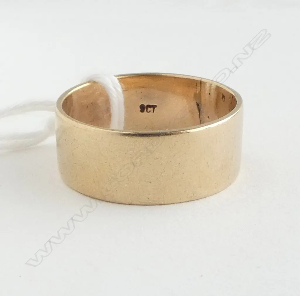 9CT GOLD WEDDER 4.97gm Image 1++