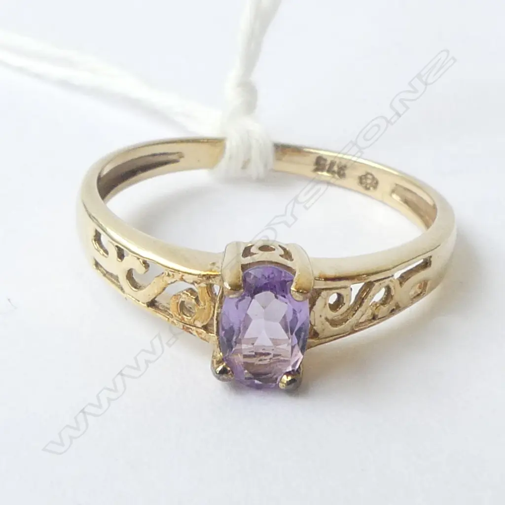 9CT GOLD AND AMETHYST RING 1.57gm SIZE P Image 1++