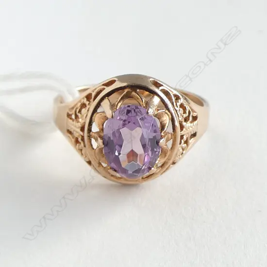 14ct ROSE GOLD RING w CENTRAL PURPLE STONE (synthetic corundum), 3.11gm SIZE M1/2