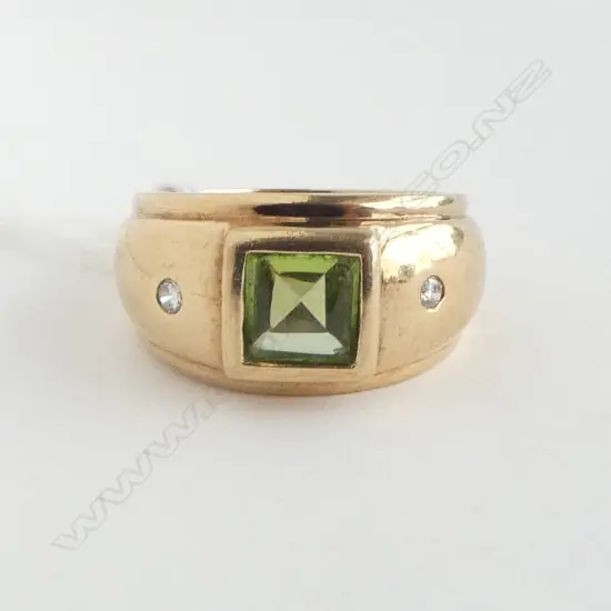 9ct GOLD PERIDOT AND DIAMOND RING  8.02gm SIZE O