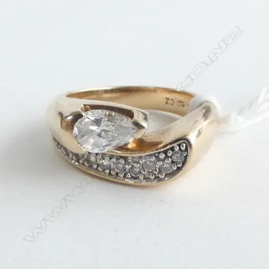 10CT GOLD AND CZ RING 7.31gm SIZE P