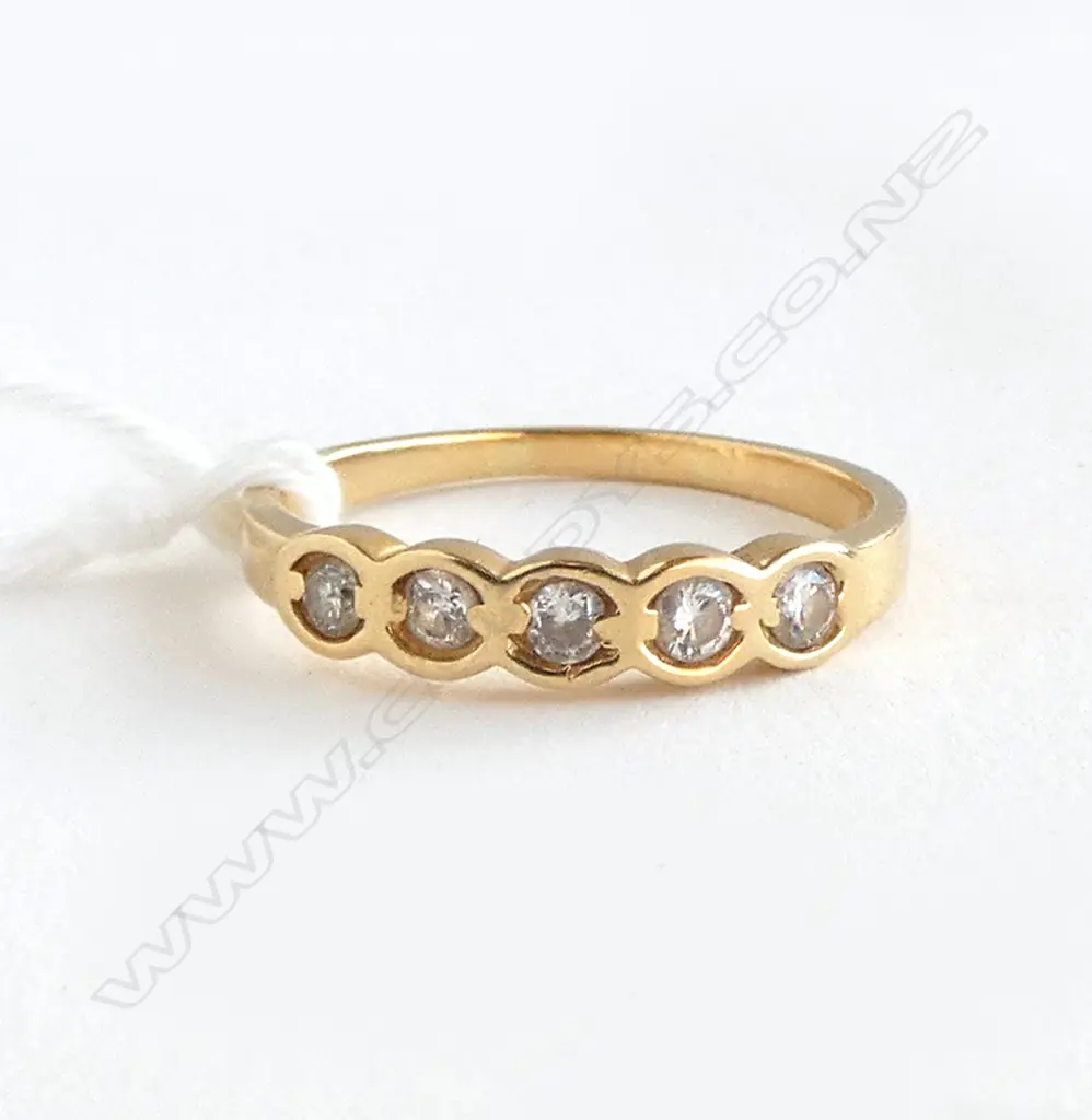 18ct GOLD & 5 STONE DIAMOND RING 2.7gms SIZE N Image 1++