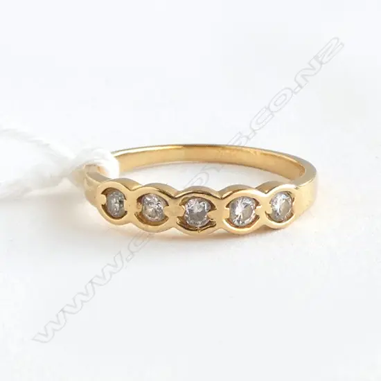 18ct GOLD & 5 STONE DIAMOND RING 2.7gms SIZE N