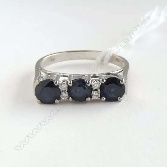 14ct WHITE GOLD DIAMOND & SAPPHIRE BRIDGE RING, 3.23gm SIZE N