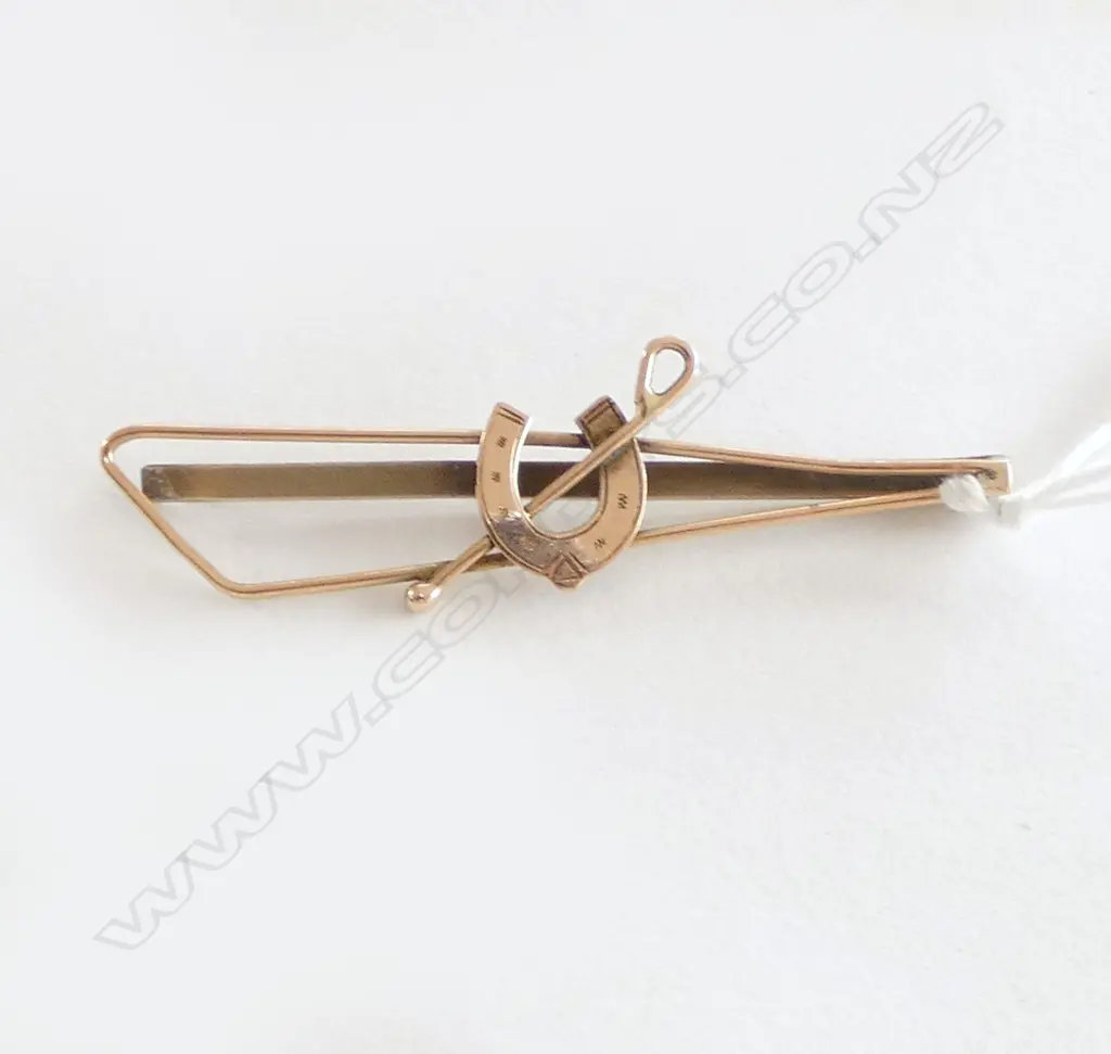 9ct GOLD HORSESHOE/RACING PIN w. STG SILVER CLASP, L.55mm 3.62gms Image 1++