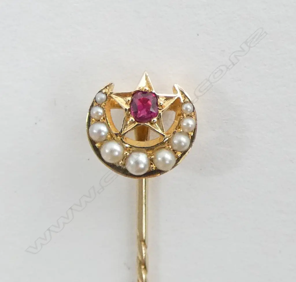 9CT BAR BROOCH 1.9grms Image 1++