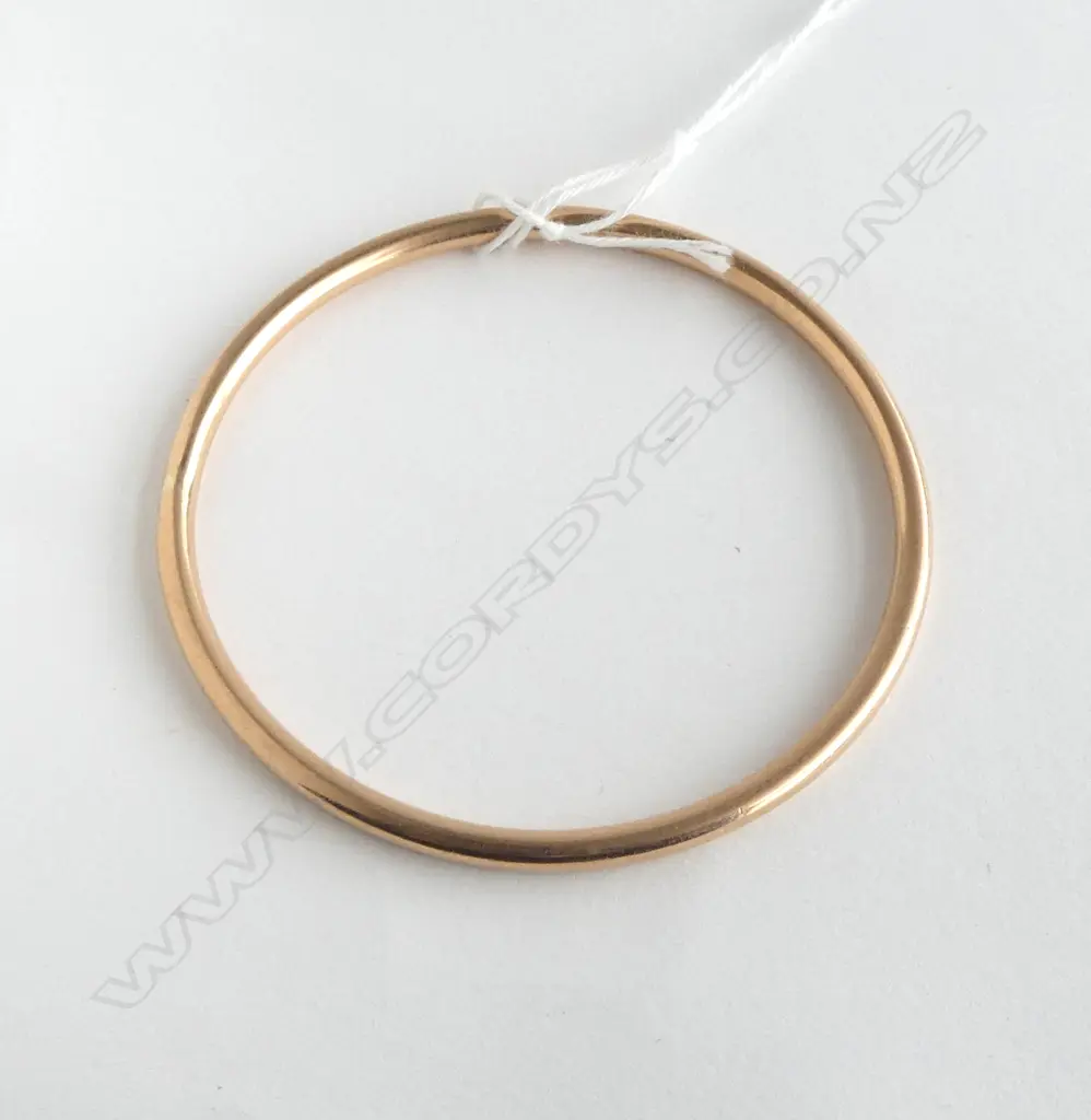 9CT BANGLE, 22.8grms 70mm int. dia. Image 1++