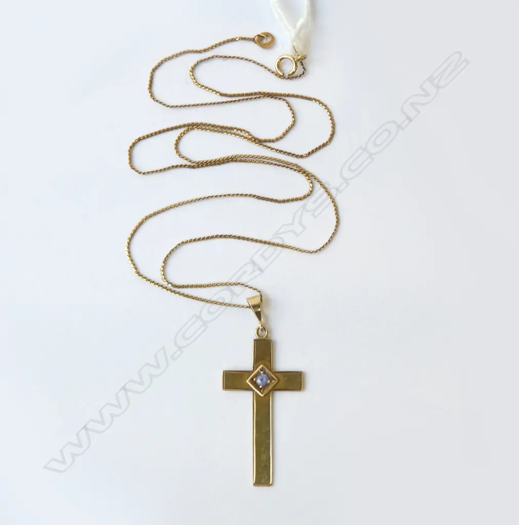 9ct GOLD CROSS w CENTRAL PALE GEMSTONE & 9ct CHAIN L.460mm, 2.7gm (bolt ring broken) Image 1++