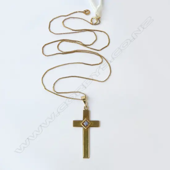 9ct GOLD CROSS w CENTRAL PALE GEMSTONE & 9ct CHAIN L.460mm, 2.7gm (bolt ring broken)