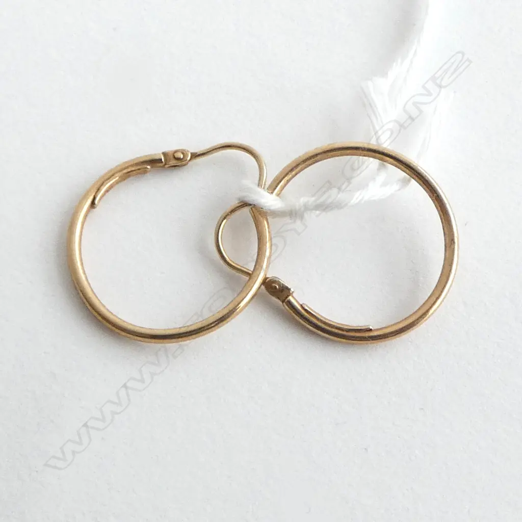 PR GOLD HOOP EARRINGS, 1.1grms Image 1++