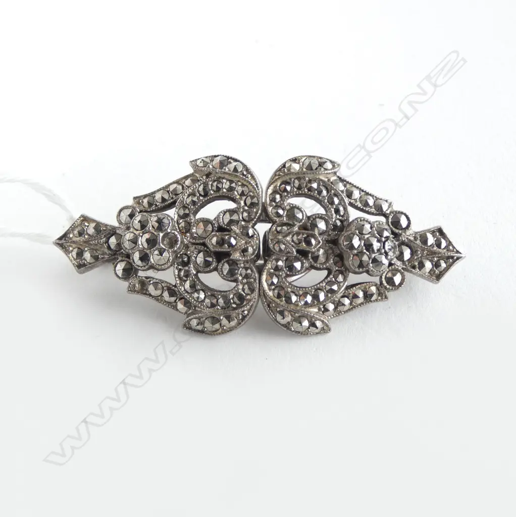 MARCASITE & METAL BROOCH Image 1++