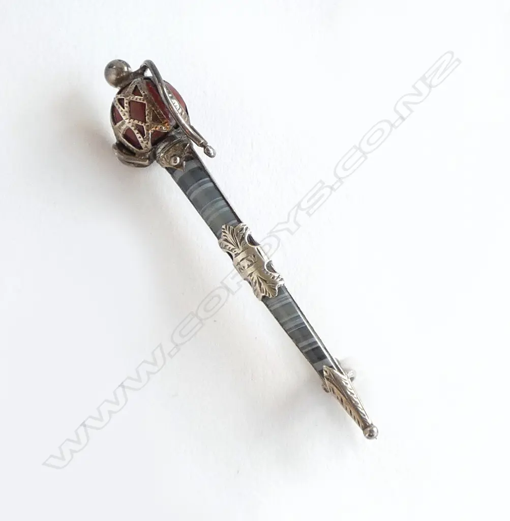 c.1900 SILVER & AGATE SCOTTISH CLAYMORE SWORD BROOCH Image 1++