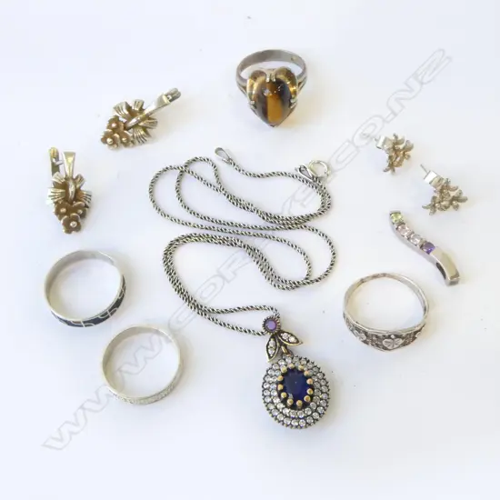 ASST.SILVER JEWELLERY: pendant necklace + 2 prs of earrings + pendant + 4 rings TIGERS EYE N