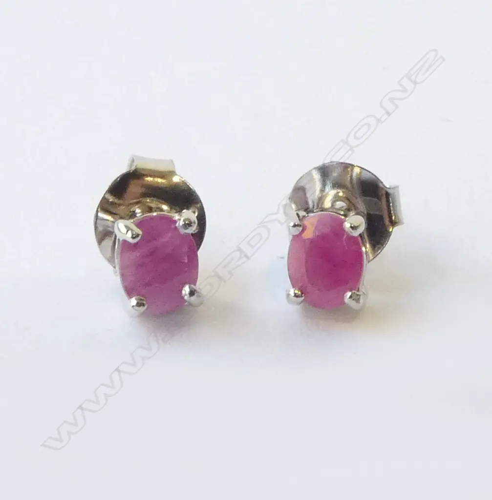 SILVER AND RUBY STUD EARRINGS Image 1++