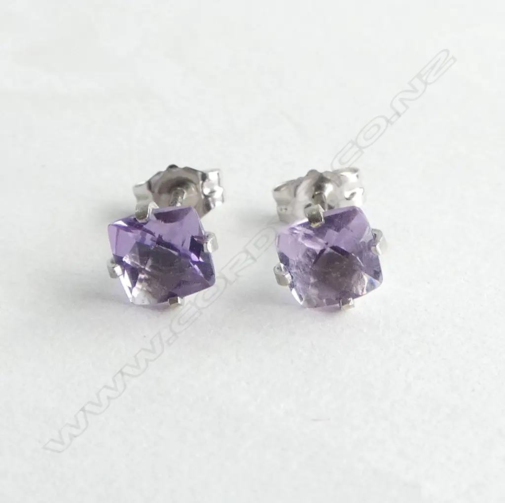 14CT WHITE GOLD AND AMETHYST STUD EARRINGS Image 1++