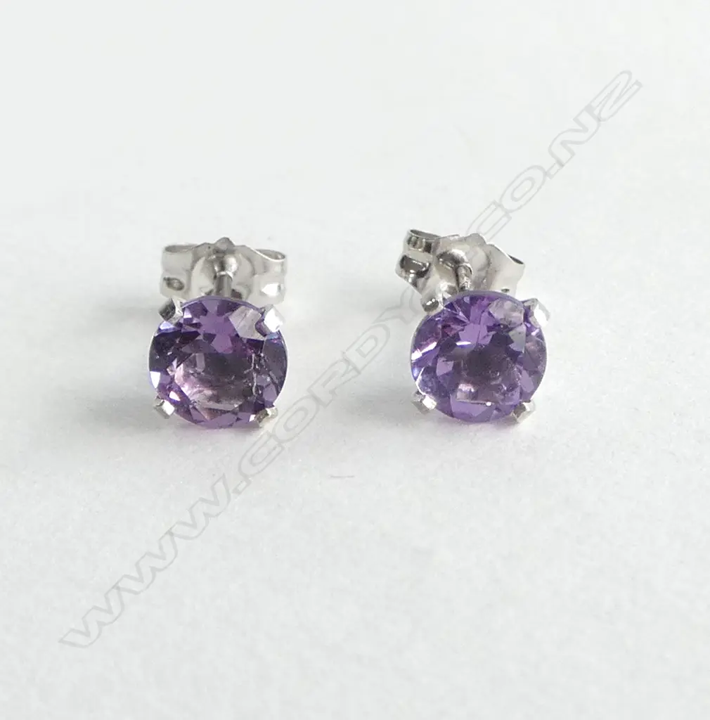 14CT WHITE GOLD AND AMETHYST STUD EARRINGSS Image 1++
