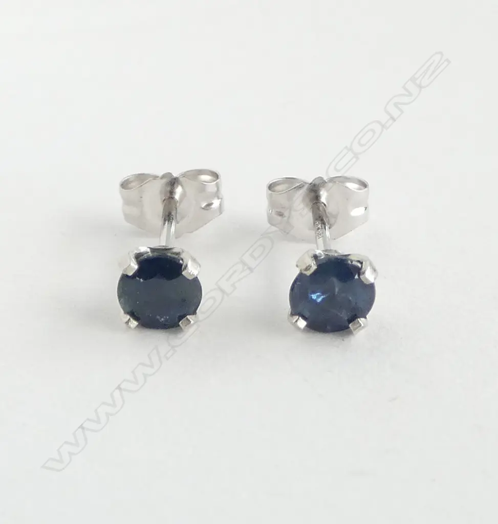 14CT WHITE GOLD AND SAPPHIRE STUD EARRINGS Image 1++