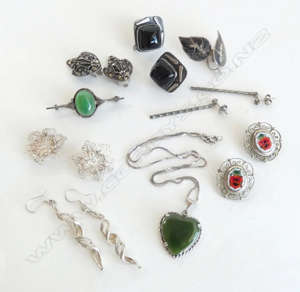 7 PRS STG EARRINGS + GREENSTONE HEART PENDANT NECKLACE & BROOCH Image 1++