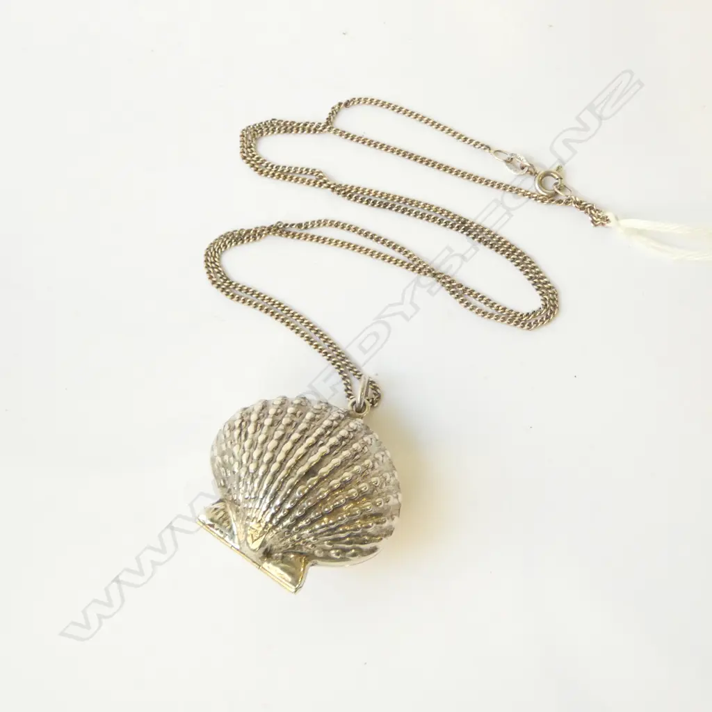 SILVER LOCKET SHELL PENDANT on SILVER CHAIN stamped Italy Image 1++