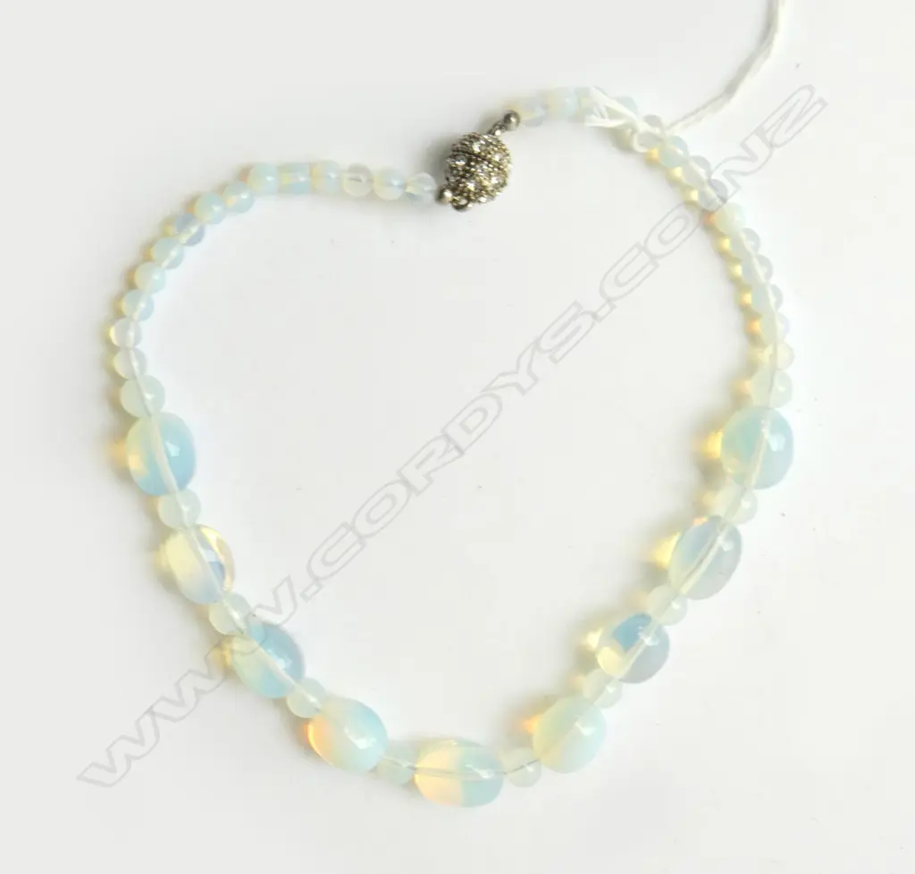 GRADUATED COSTUME NECKLACE w MAGNETIC CLASP 420mm Image 1++