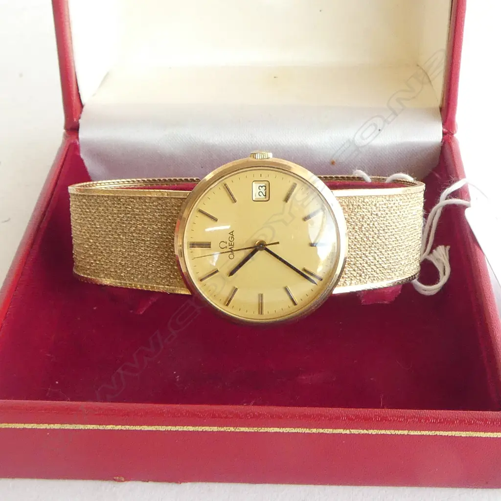 VINTAGE 9ct GOLD OMEGA GENTS WRISTWATCH gold case & bracelet. 56.78 gms. Running. In orig box  Image 1++