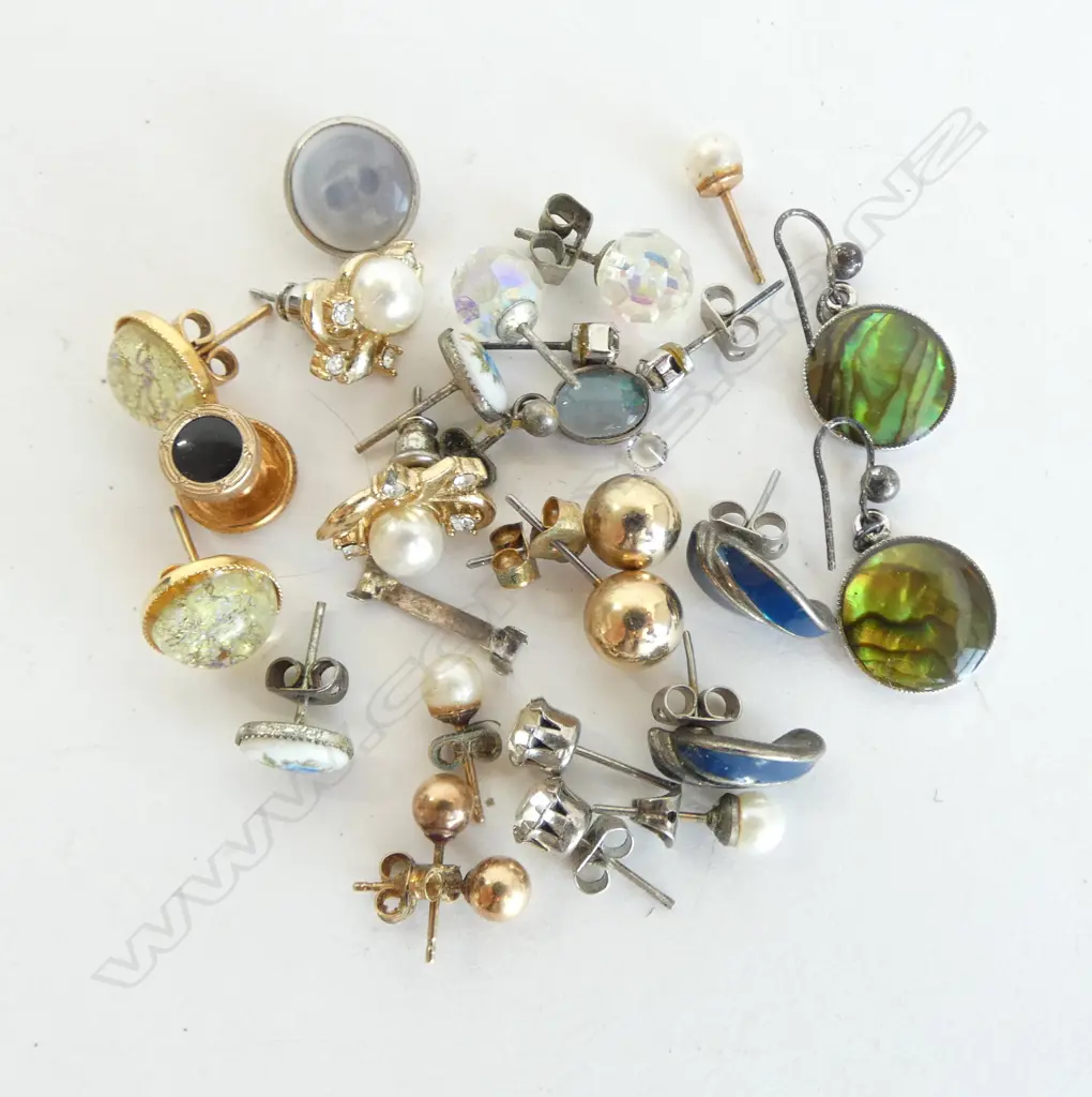 ASST. STUD EARRINGS, SOME GOLD ETC Image 1++
