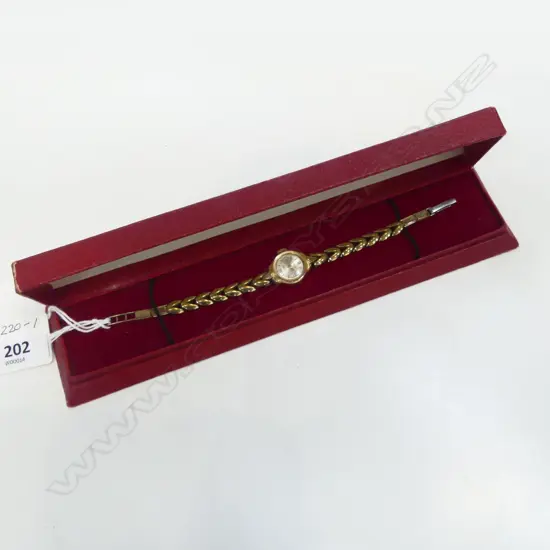VINTAGE LADIES PIERPONT WRISTWATCH, GOLD PLATED, in original box