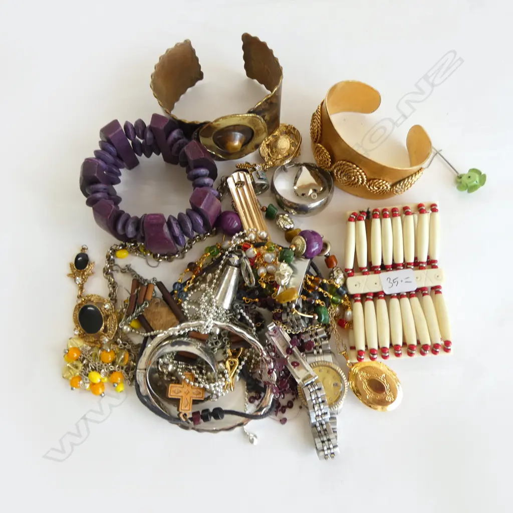 ASST. COSTUME JEWELLERY Image 1++