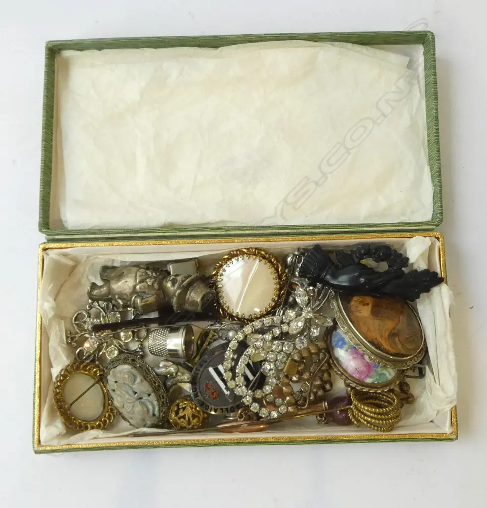 ASST. JEWELLERY INCL. 9CT CUFFLINK 2.7grms Image 1++