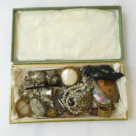 ASST. JEWELLERY INCL. 9CT CUFFLINK 2.7grms