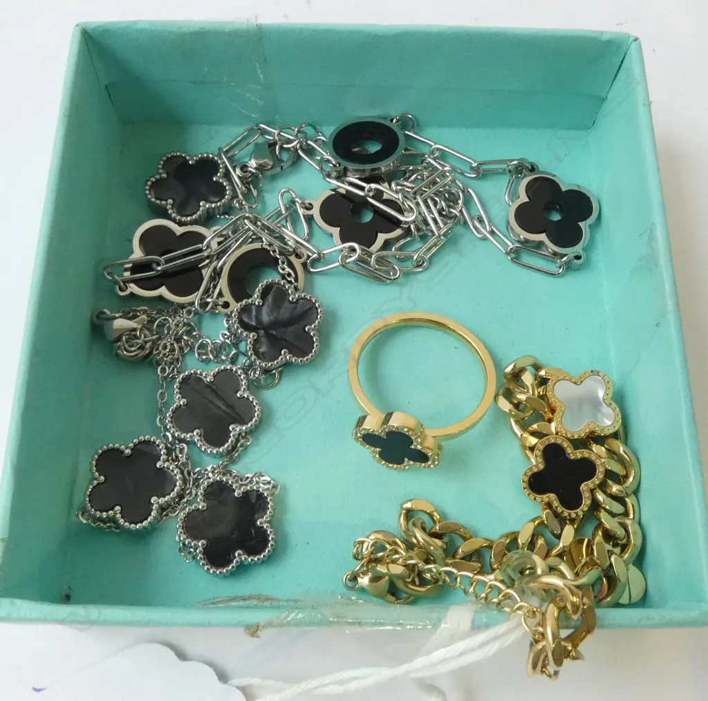ASST. COSTUME QUATREFOIL JEWELLERY Image 1++