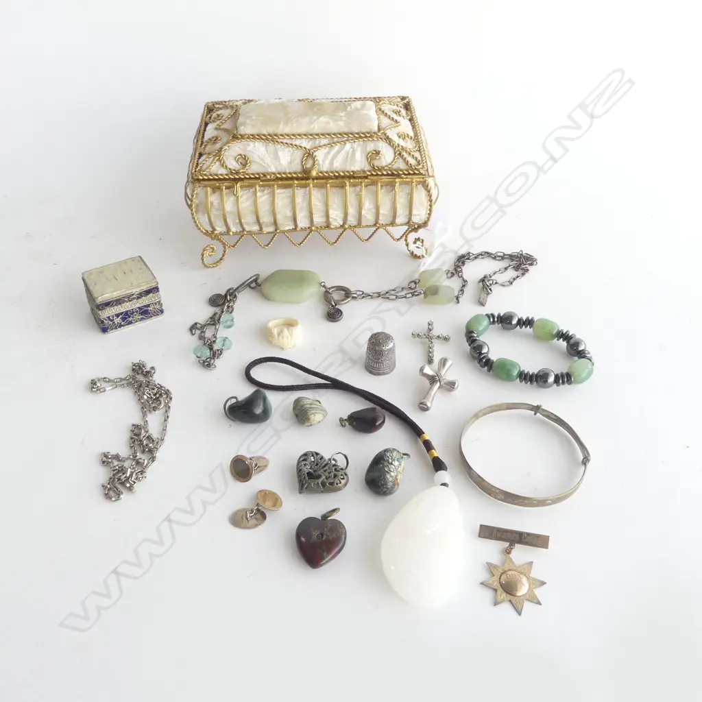 JEWELLERY BOX w. ASST. CONTENTS Image 1++