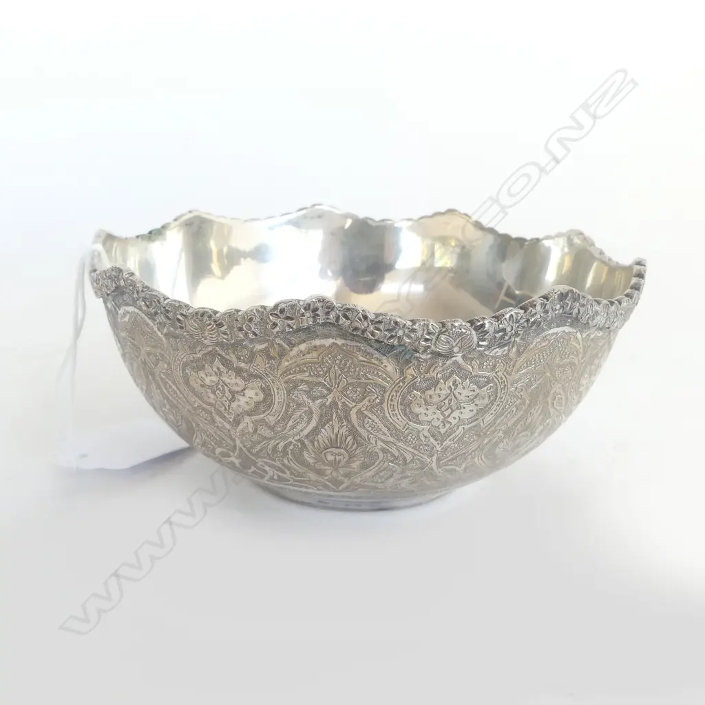 IRANIAN SILVER VINTAGE BOWL finely engraved Persian designs Dia.122mm. 180gms Image 1++