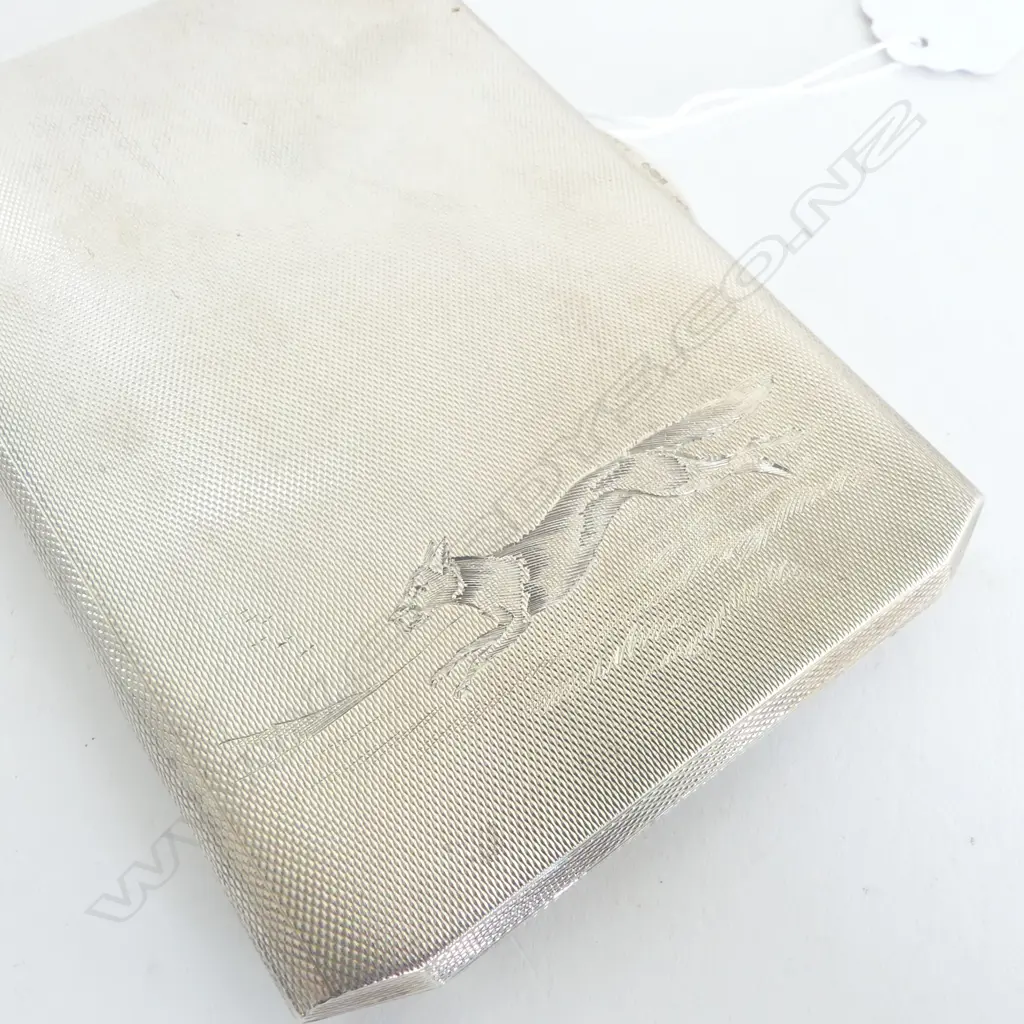 LRG SILVER CIGARETTE/CHEROOT CASE, TEXTURED FINISH w FOX ETCHED to FRONT, BIRM.1950, 191gm Image 1++