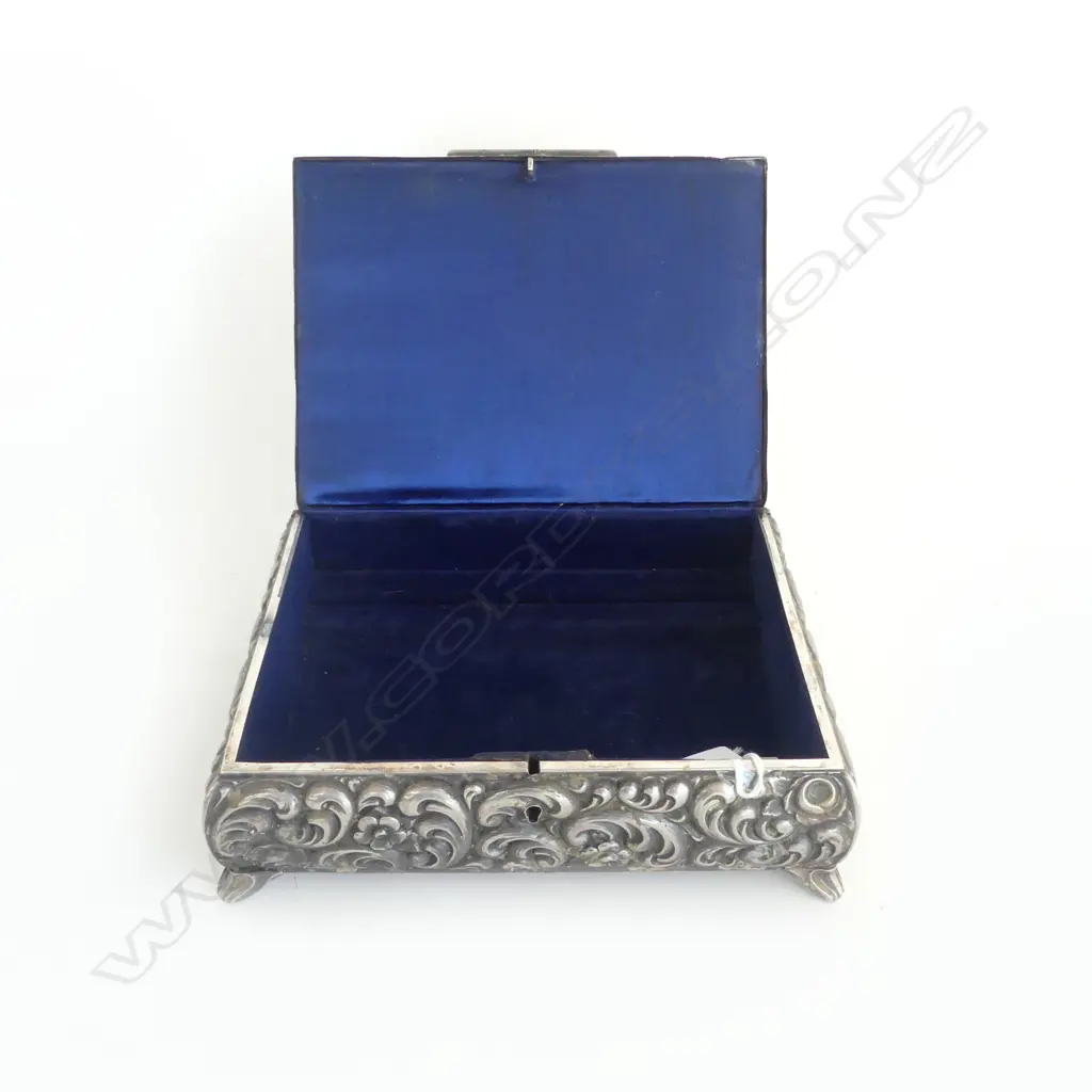 early 20thC ALPACA NICKLE SILVER  (NOT  STERLING) DRESSING TABLE BOX fancy embossed W.190mm Image 1++