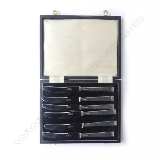 6 STG SILVER HANDLED BUTTER KNIVES, NOT IN ORIGNAL CASE 180grms...