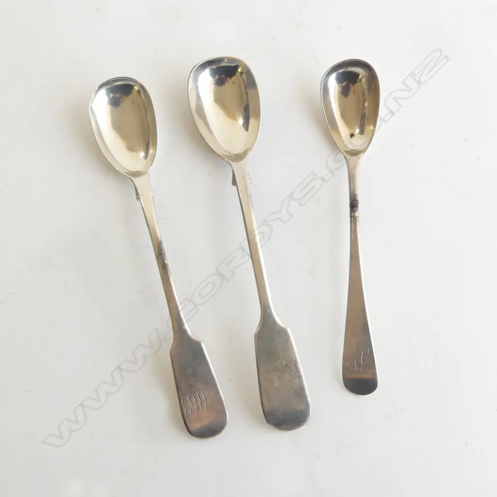 3 GEORGIAN & VICTORIAN SILVER MUSTARD SPOONS 40gms Image 1++