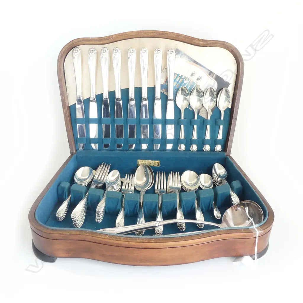Wm. Rogers & Son SILVER PLATE CANTEEN BOXED SET OF CUTLERY 6 place setting Image 1++