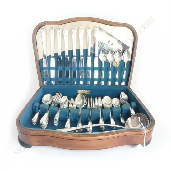 Wm. Rogers & Son SILVER PLATE CANTEEN BOXED SET OF CUTLERY 6 place setting
